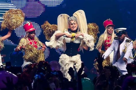  Xuxa’s Carnaval Extravaganza: Samba, Sequins, and Surprising Scandal!